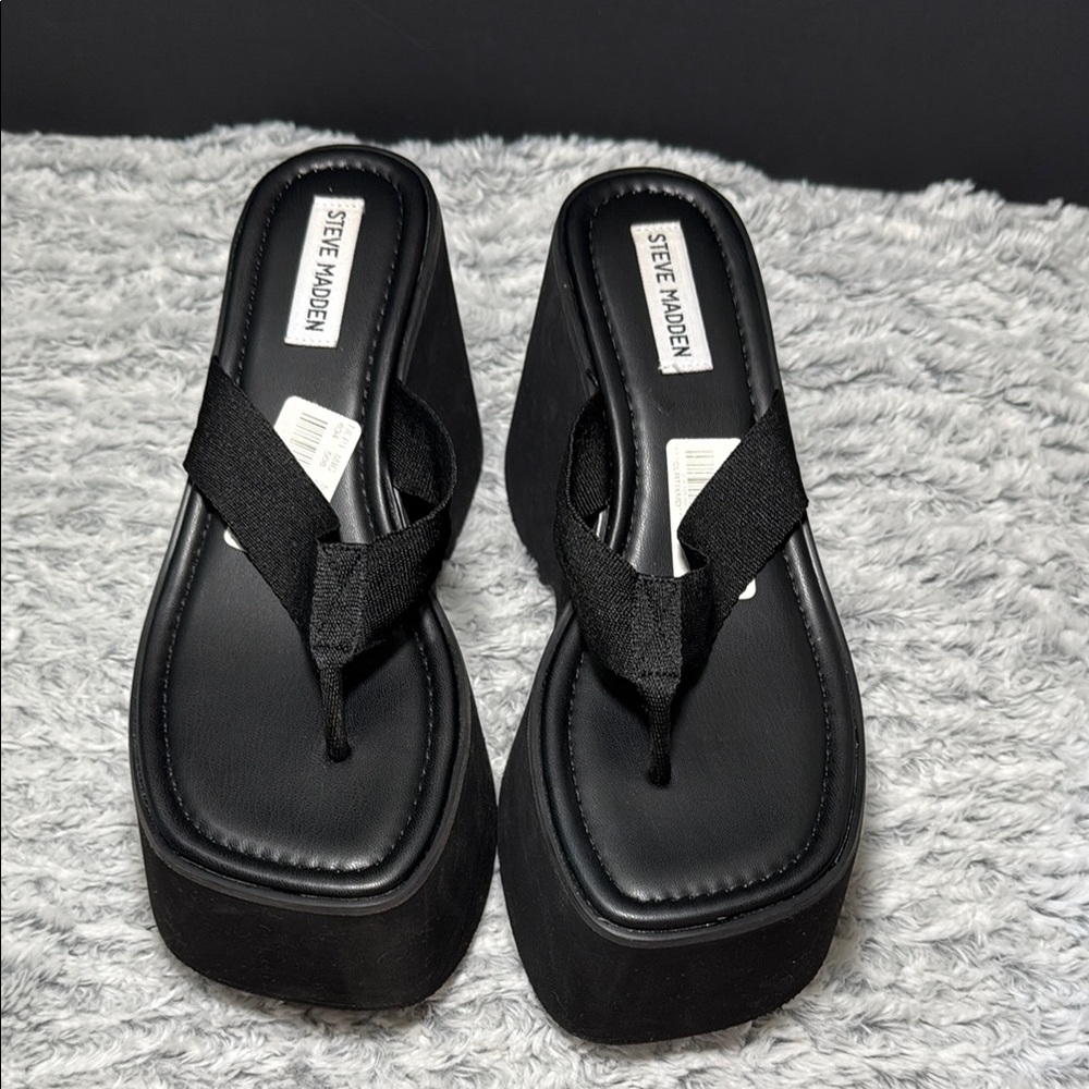Steve Madden Gwen Black Platform Thong Sandals Flip Flops - Picture 2 of 7